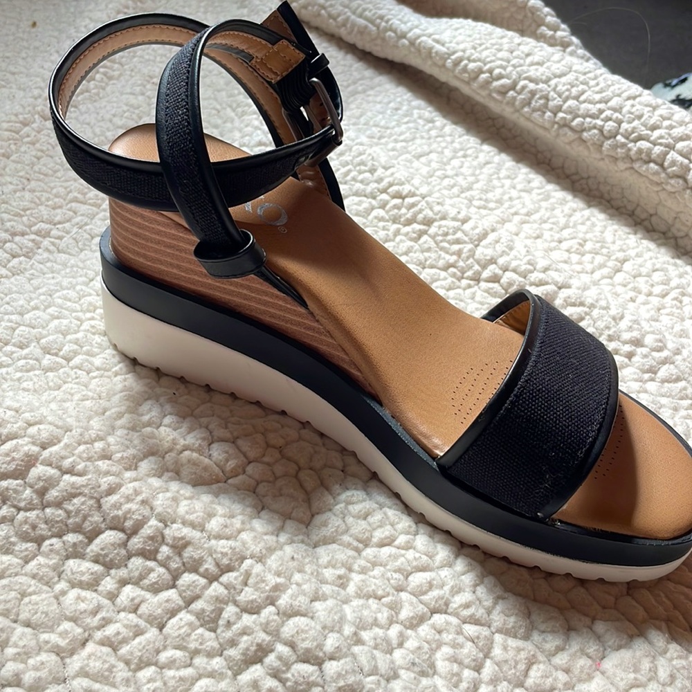 XOXO Tan Wedges